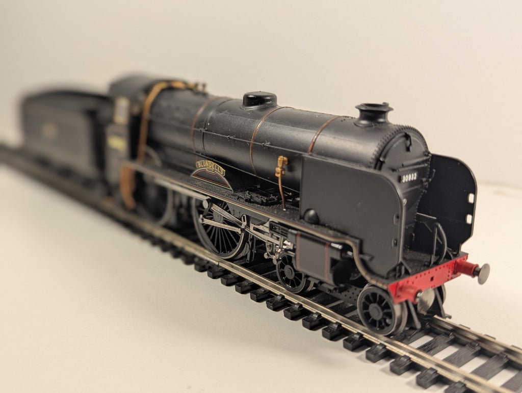 Hornby R2744 BR Schools Class 4-4-0 “Blundell’s” – DCC Ready