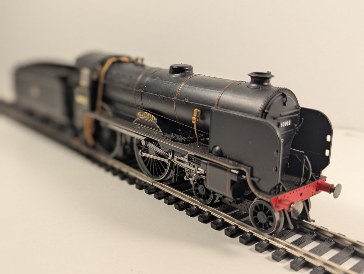 Hornby R2744 BR Schools Class 4-4-0 “Blundell’s” – DCC Ready