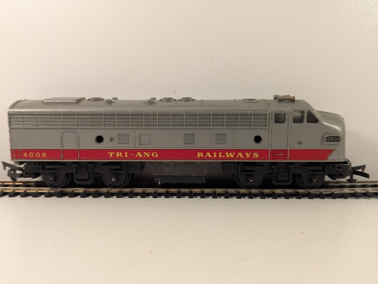 Tri-ang OO Gauge R57 Transcontinental B-B Diesel Dummy Locomotive