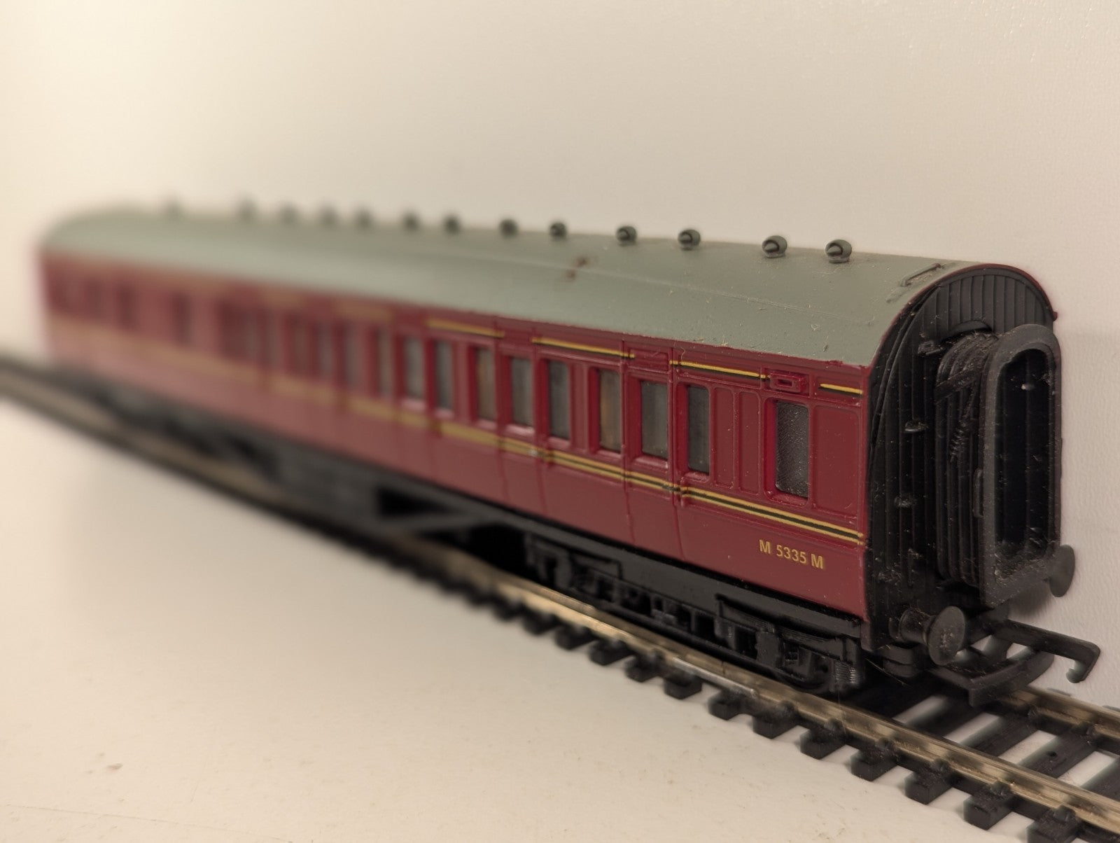 Mainline Railways 37-109 OO Gauge LMS 57' Panelled 1st/3rd Corridor Composite