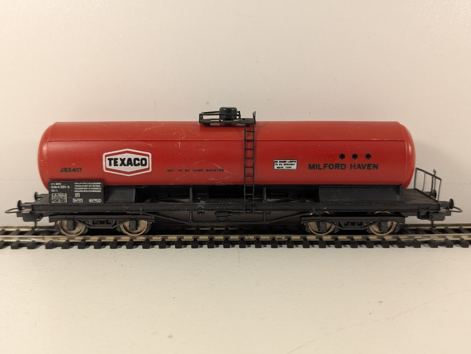 Lima OO Gauge Texaco Milford Haven Bogie Tanker Tank Wagon