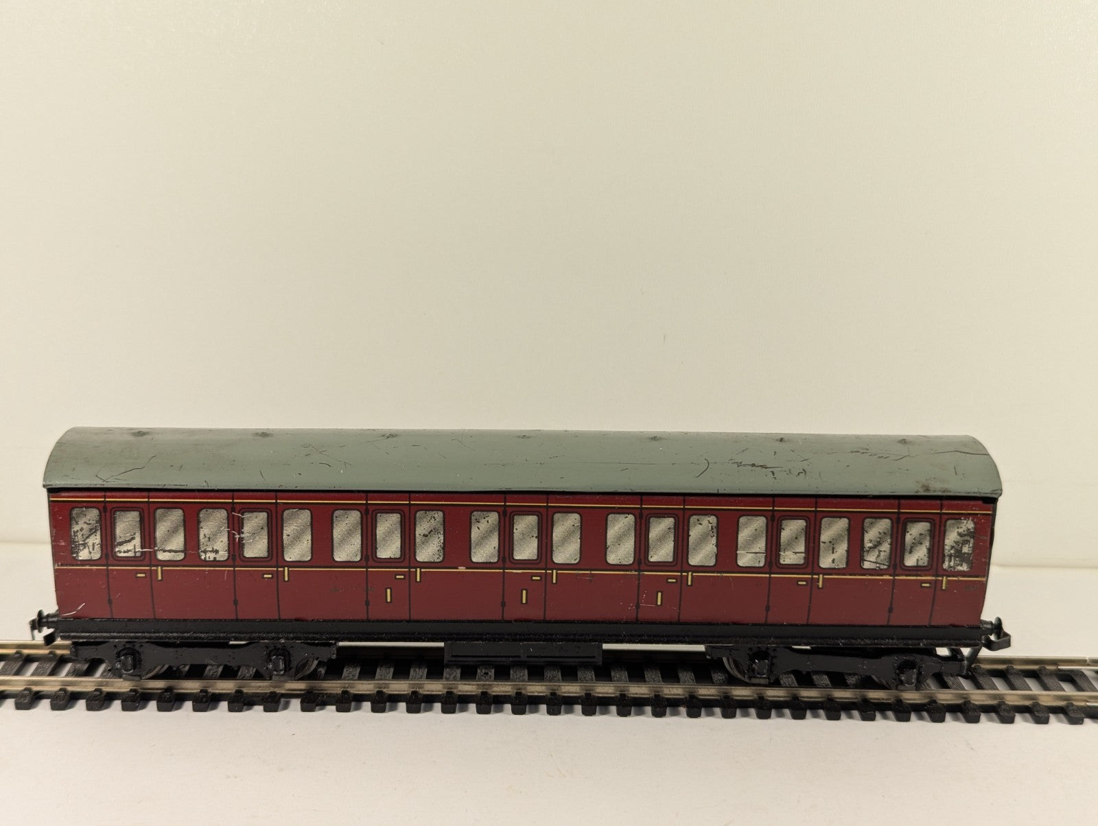 Hornby Dublo OO Gauge BR 1st Class Maroon Tinplate Suburban Coach