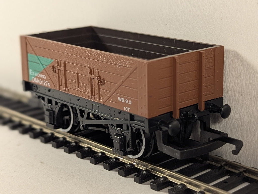 Hornby OO Gauge 5 Plank Open Wagon 'Es Woking' DM401274 BR Brown (Engineers)