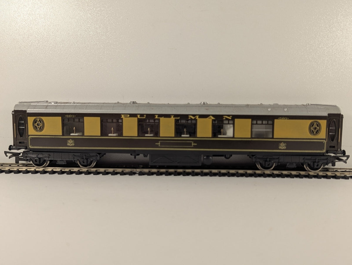 Hornby OO Gauge Pullman Car Lucille Passenger Coach Pullman Umber and Cream