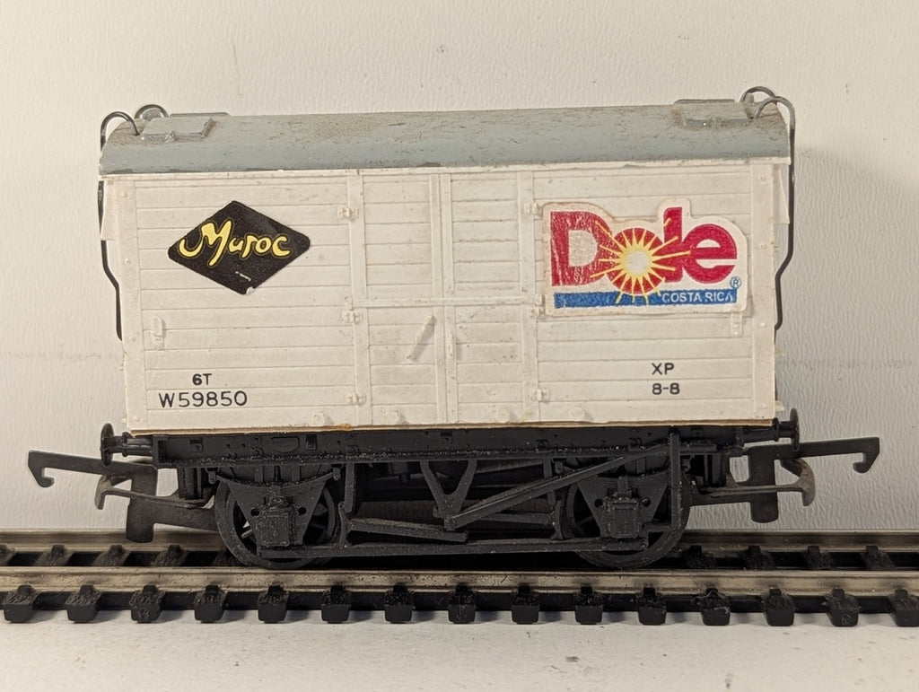 Hornby OO Gauge Banana Van Goods Wagon W59850 BR White (Customised)
