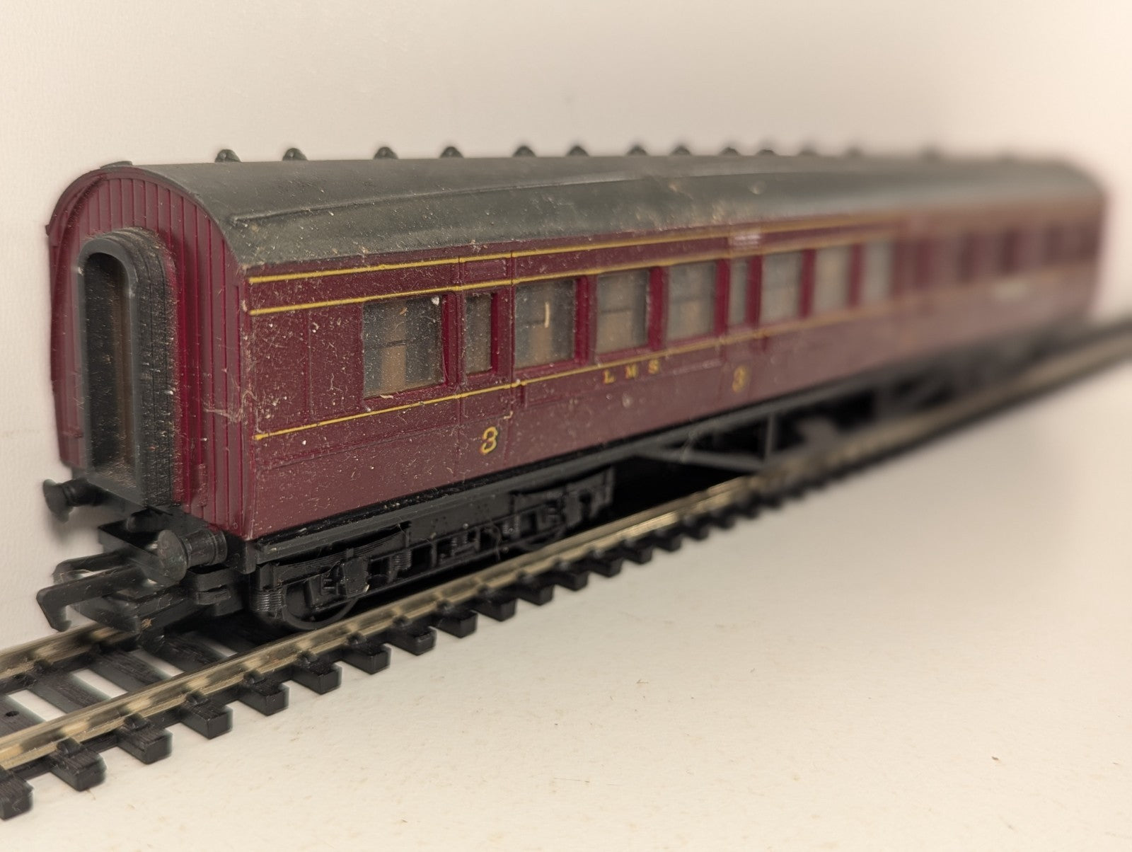 Mainline OO Gauge LMS 57ft Corridor Brake Third Passenger Coach