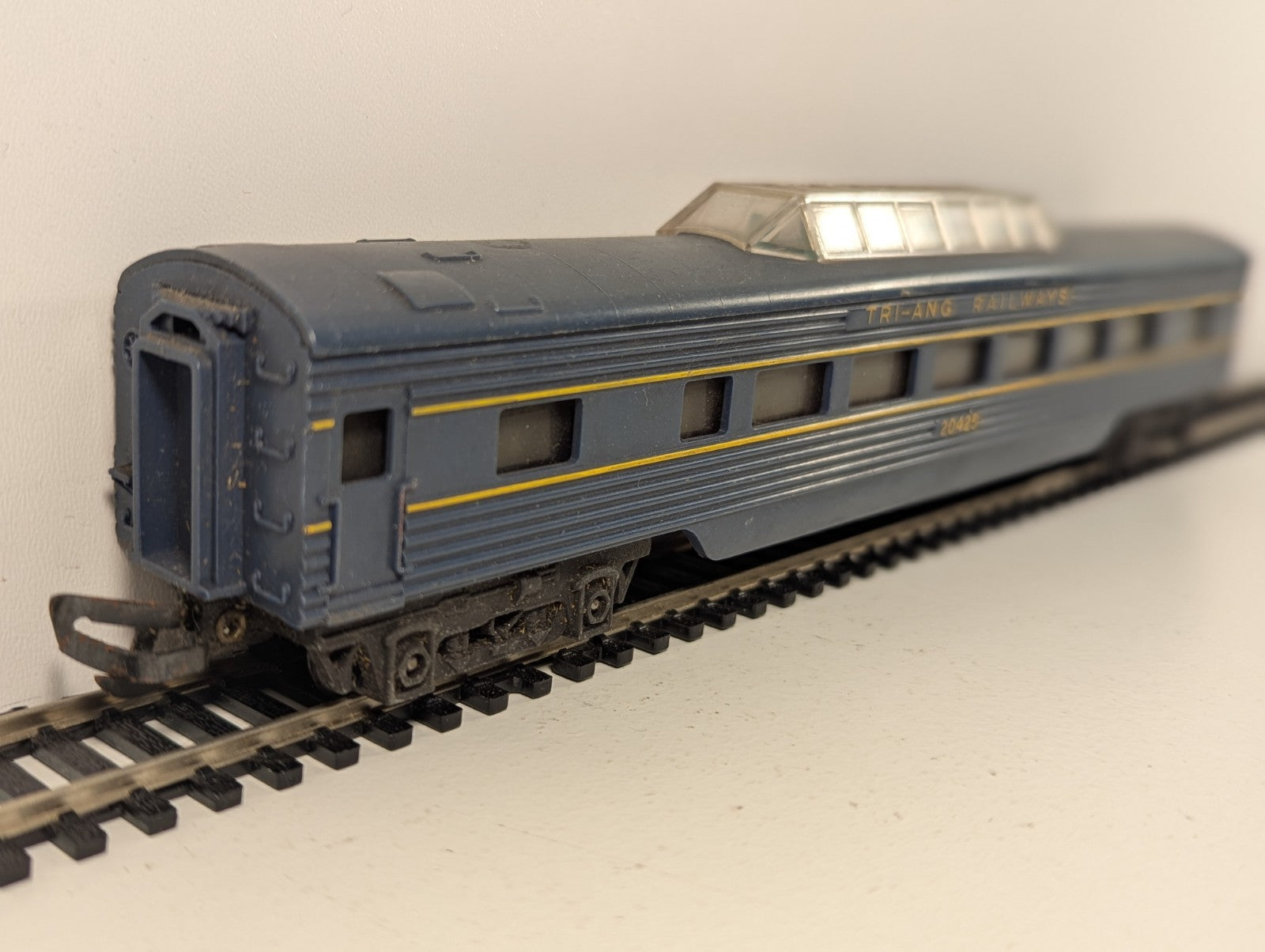Tri-ang OO Gauge Transcontinental Vista Dome Coach