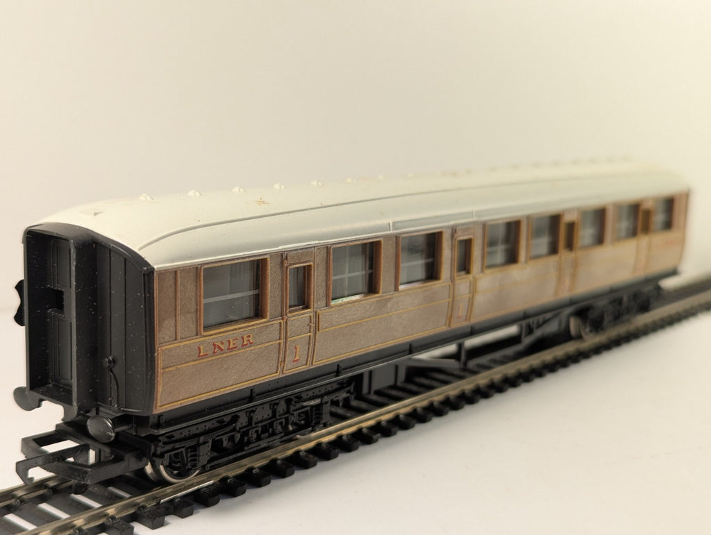 Hornby Railways R435 OO Gauge LNER 1st & 3rd Composite Coach Boxed