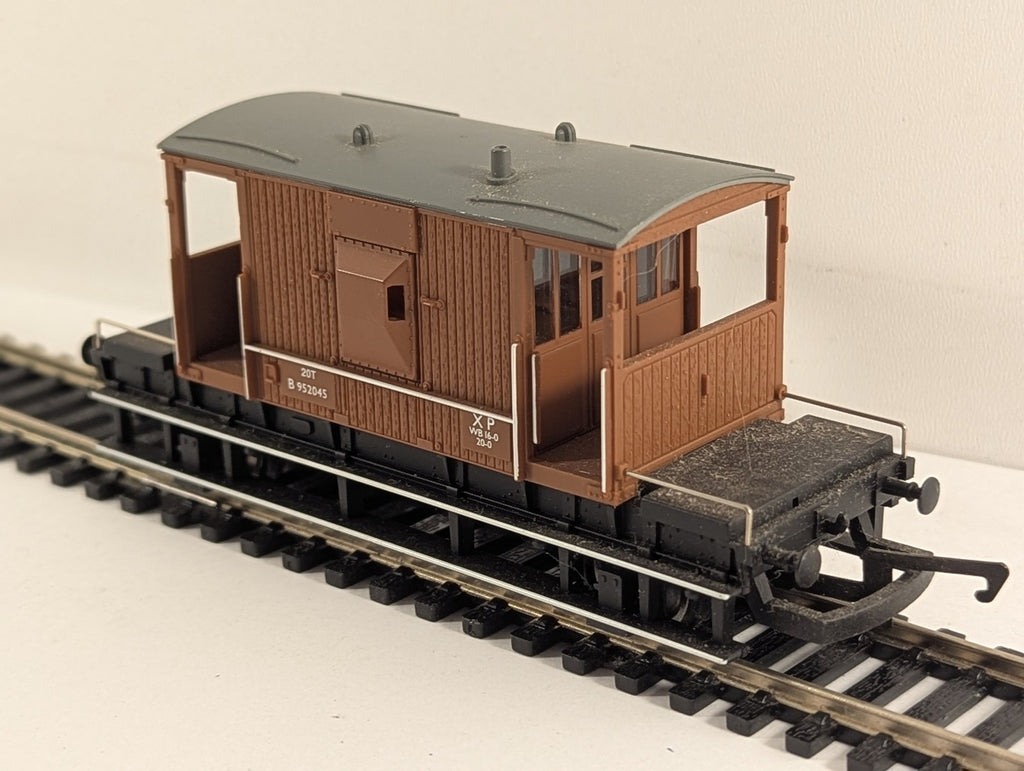 Hornby OO Gauge BR 20 Ton Brake Van B952045 BR Bauxite R6287