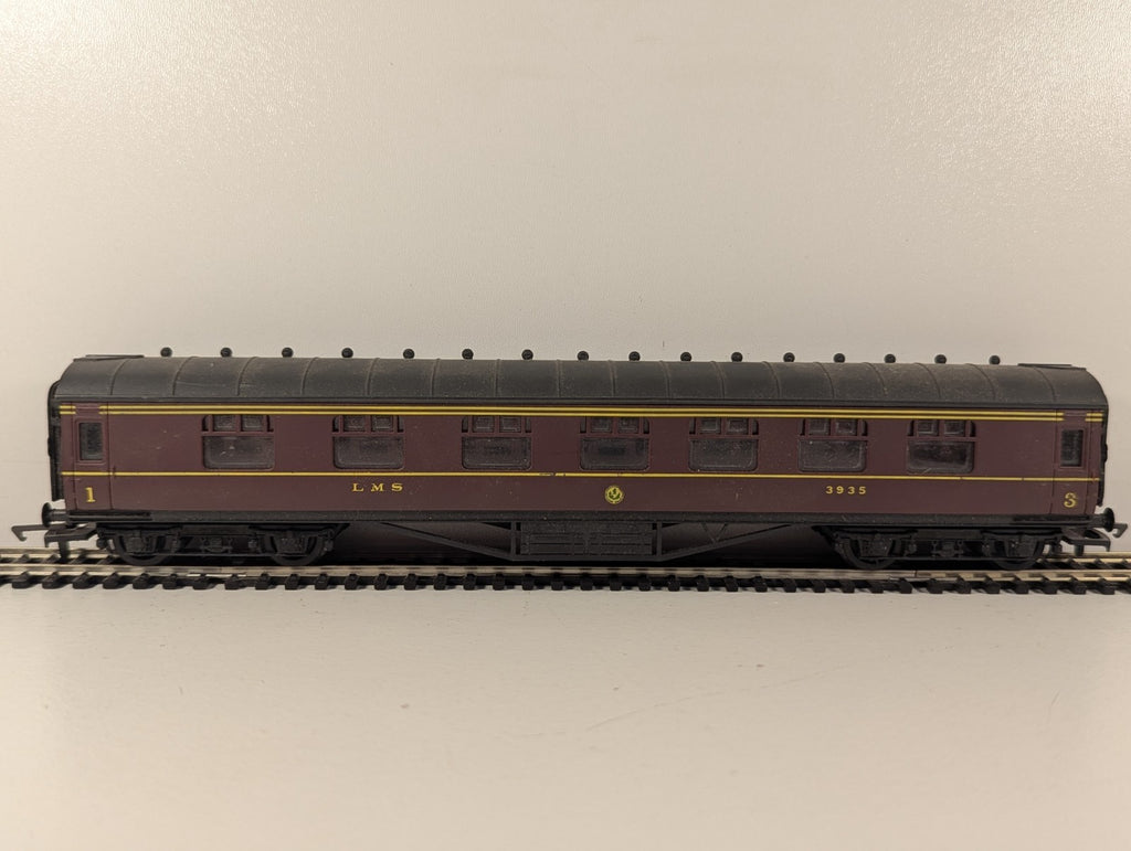 Hornby OO Gauge Class 92 Electric Locomotive Charles Dickens