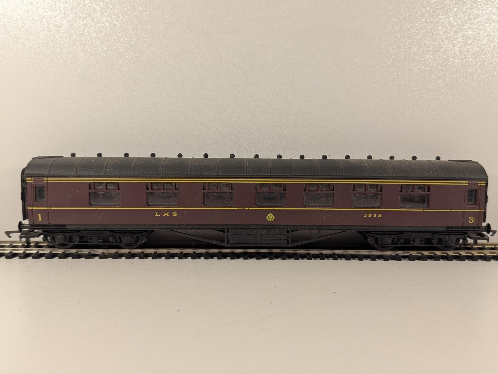 Hornby OO Gauge Class 92 Electric Locomotive Charles Dickens