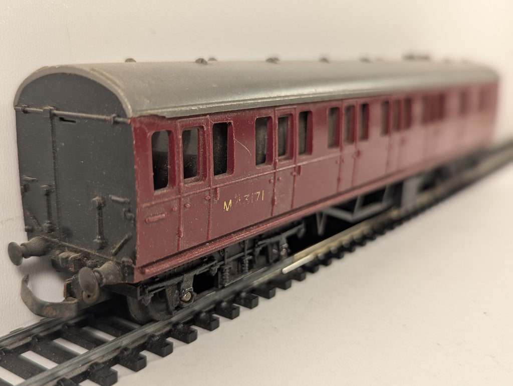 Tri-ang OO Gauge BR Suburban Brake Coach Passenger Coach M43171 BR Maroon R.121