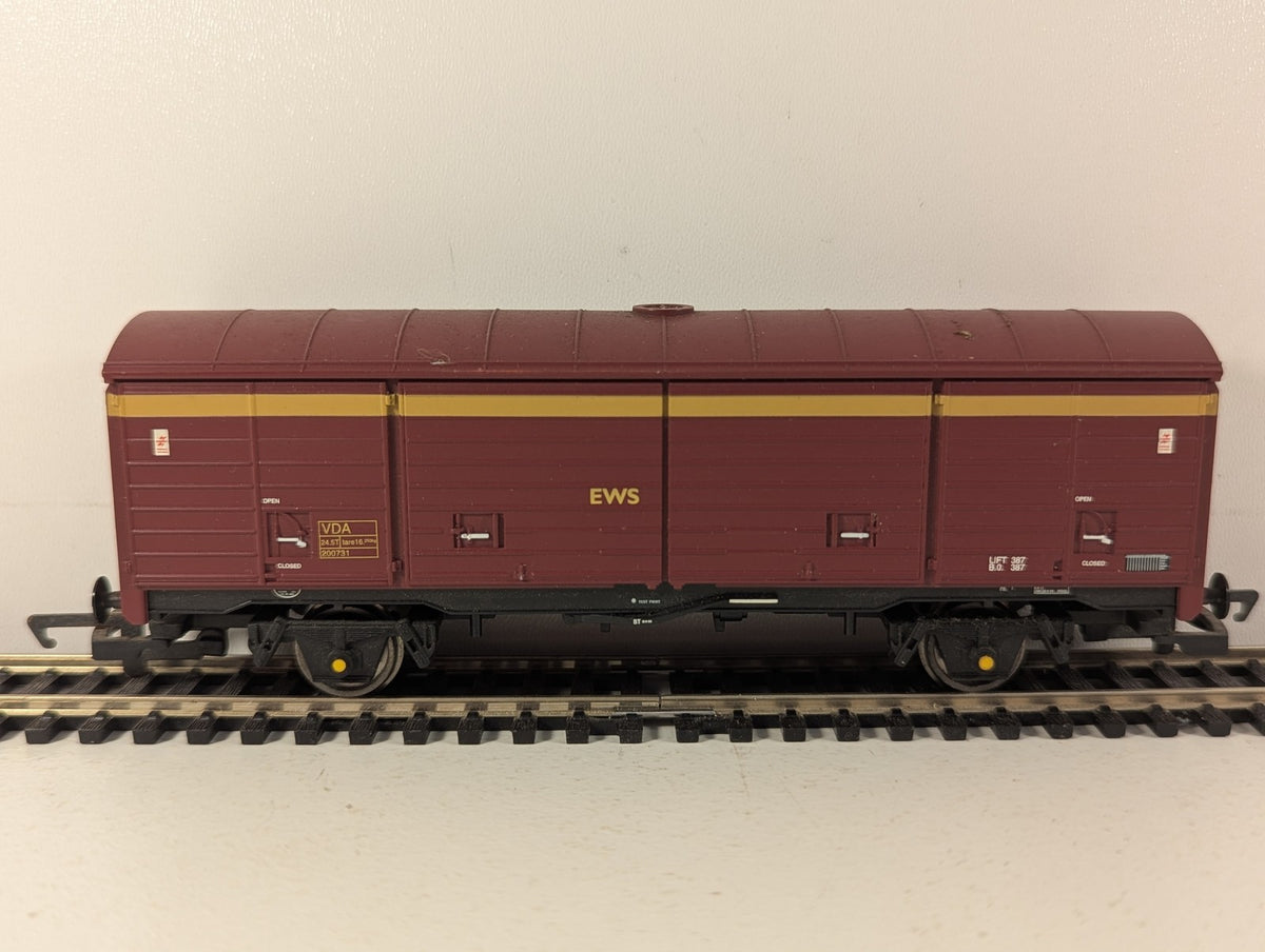 Hornby OO Gauge VDA Sliding Wall Van Goods Wagon 200731 EWS Maroon & Gold R6287