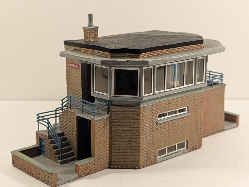 Bachmann Scenecraft OO Gauge SR Odeon Signal Box 'Hampton Hill' Southern Railway