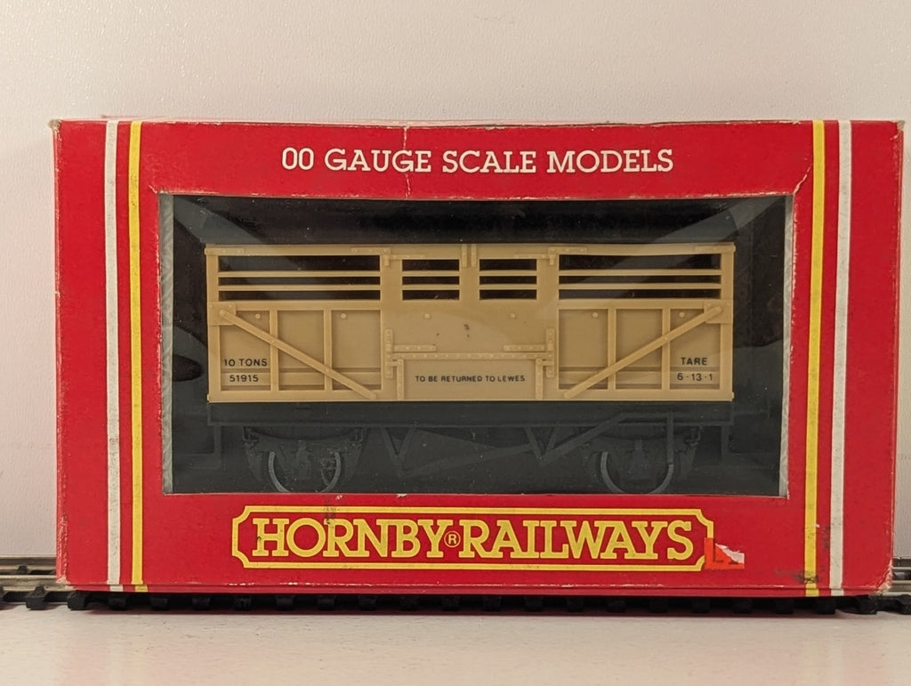 Hornby R013 SR 10 Ton Cattle Wagon 'To Be Returned To Lewes'