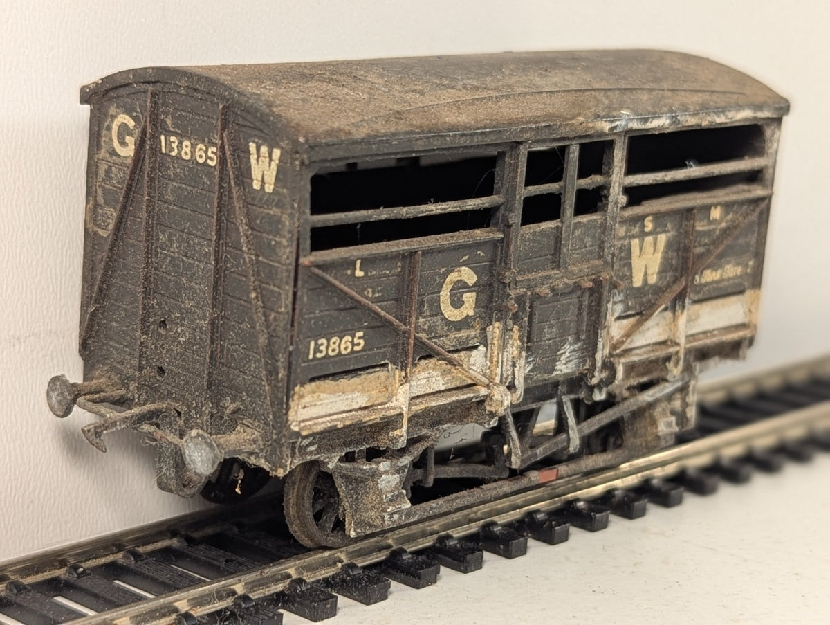 Kit Built OO Gauge GWR Cattle Wagon Goods Wagon 13865 GWR Grey