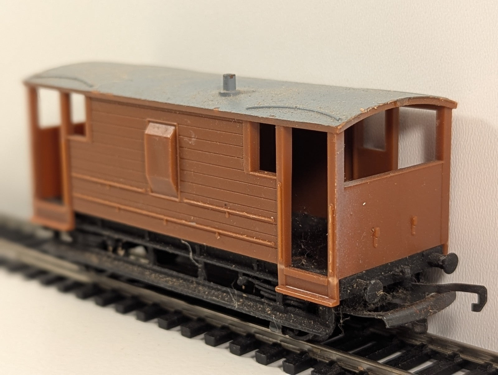 Hornby Dublo 4310 20T Brake Van – BR Bauxite