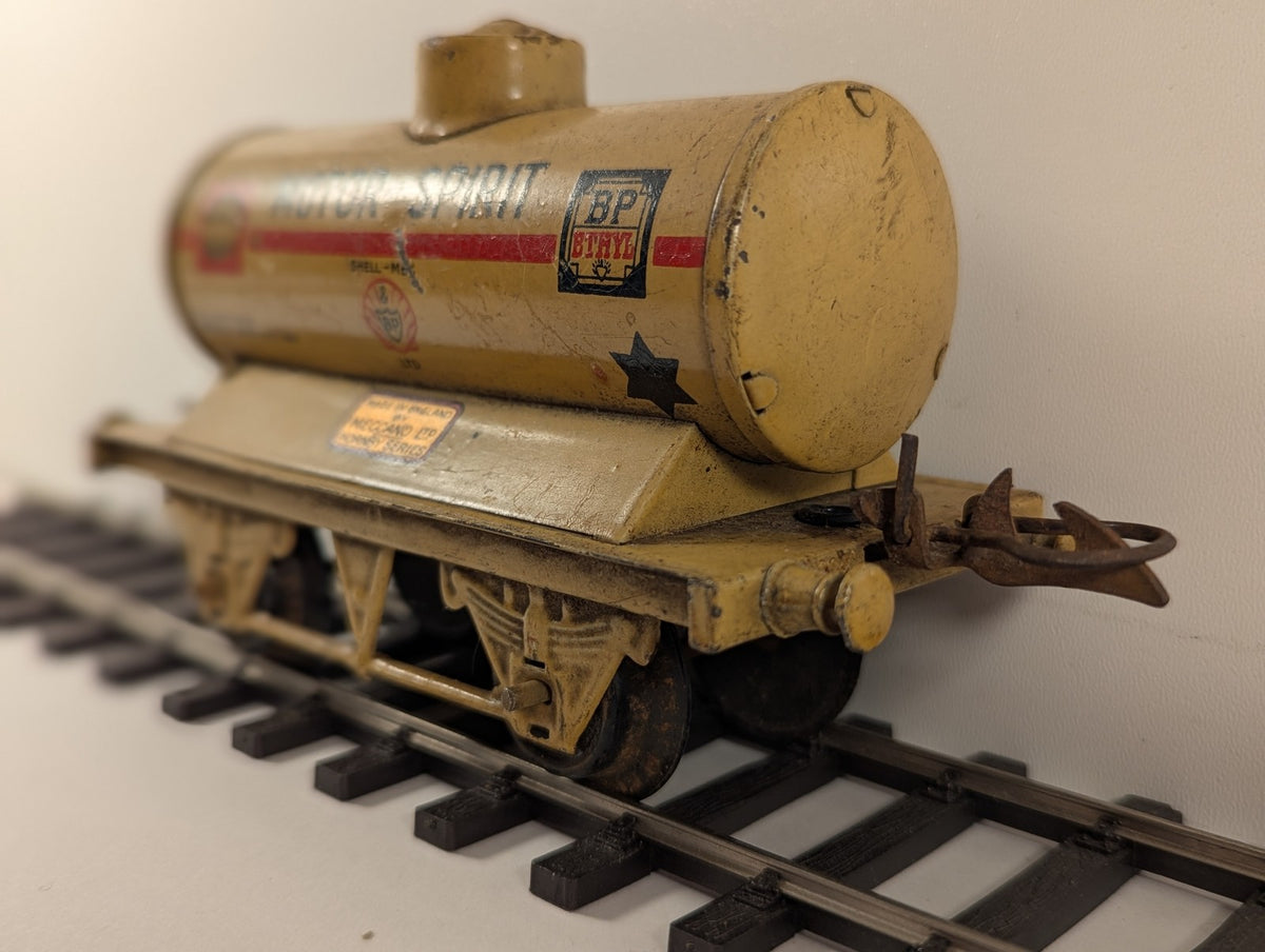 Meccano Ltd O Gauge No. 1 Tank Wagon Shell-Mex & BP Shell-Mex & BP Yellow
