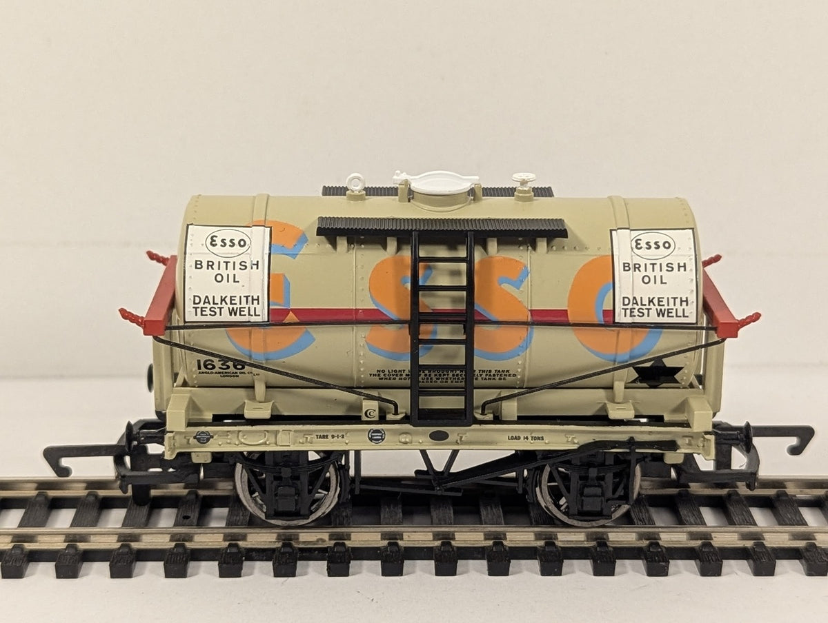 Hornby OO Gauge 14 Ton Tanker Esso Goods Wagon 1636 Esso Dalkeith Test Well
