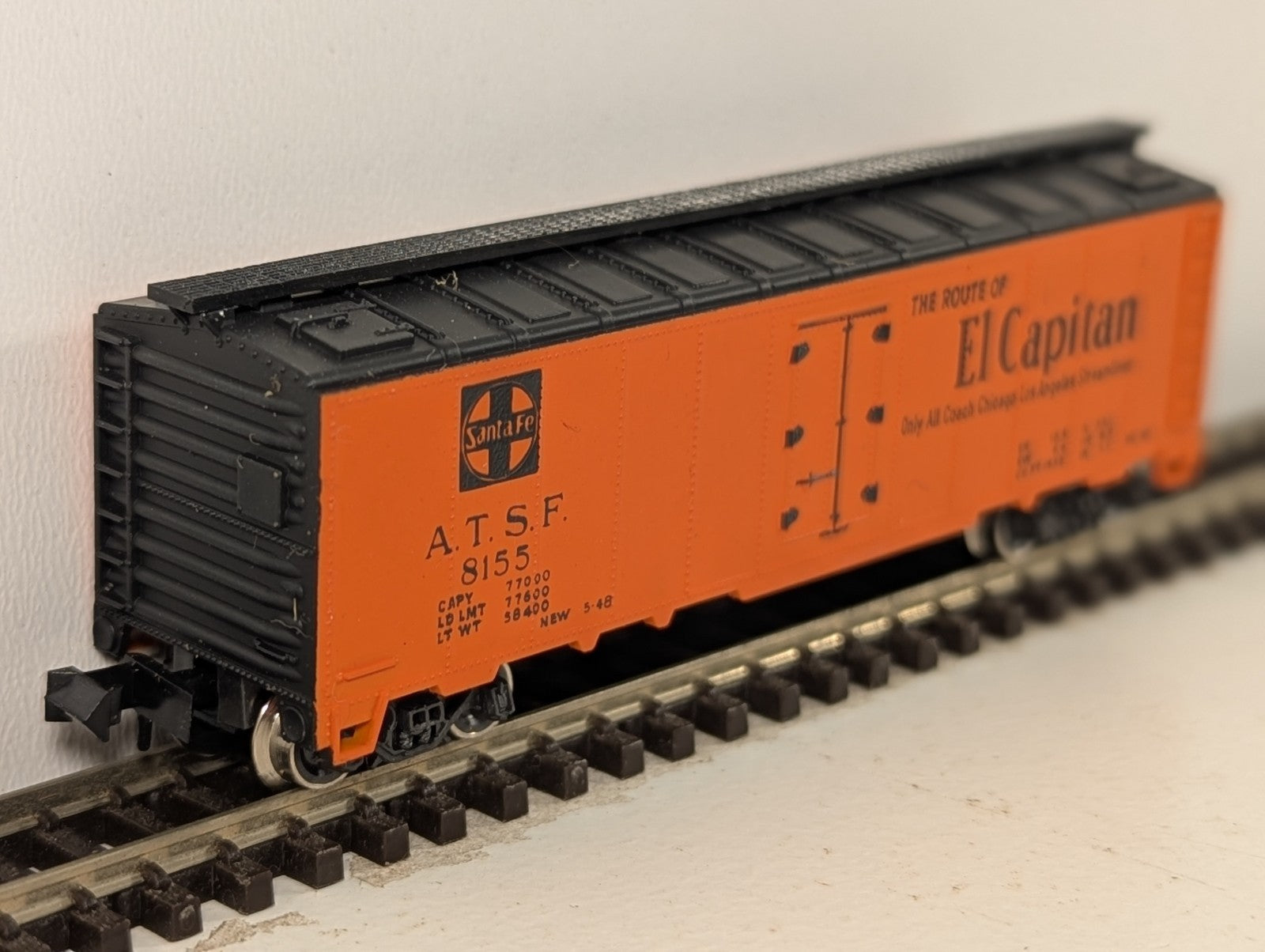 Atlas 2392 N Gauge Orange Reefer Car - Boxed