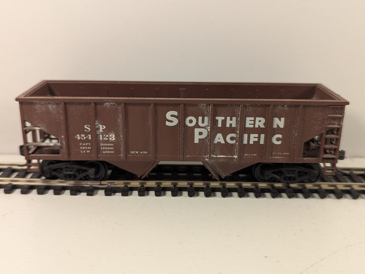 Walthers Trainline HO Gauge Southern Pacific 2-Bay Hopper Wagon