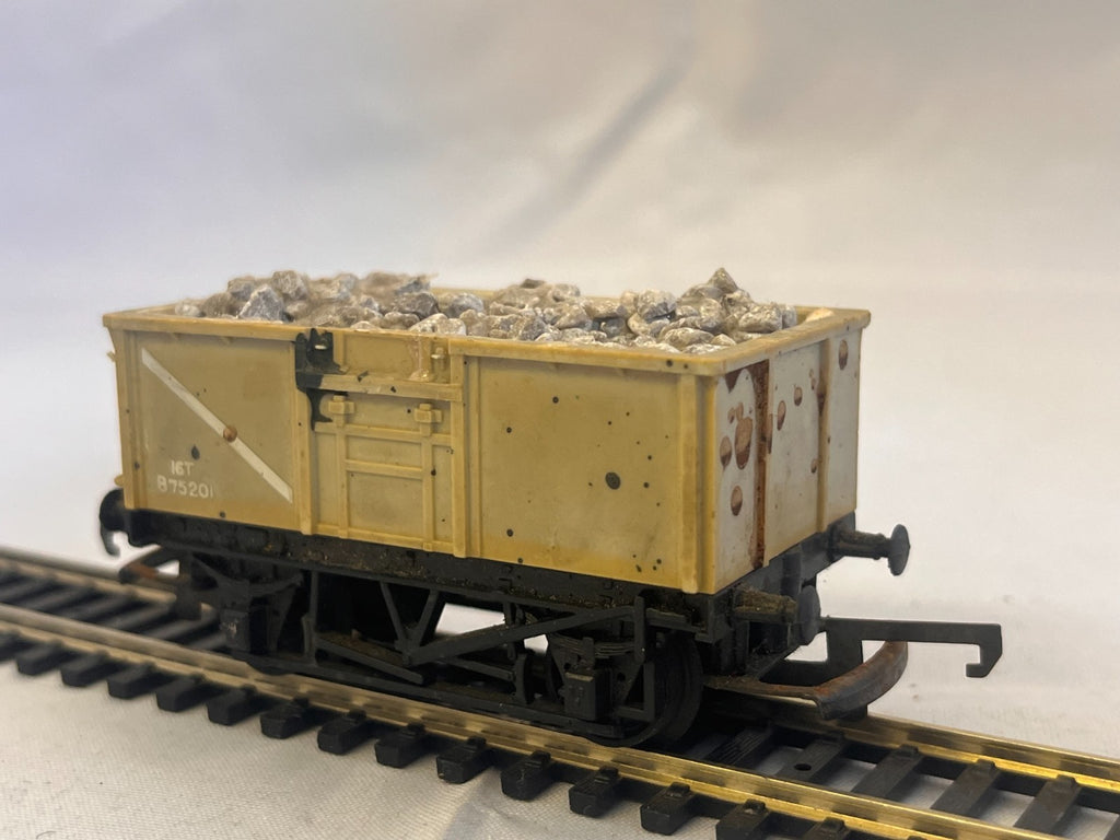 Tri-ang Hornby R243 OO Gauge 16 Ton Mineral Wagon Grey