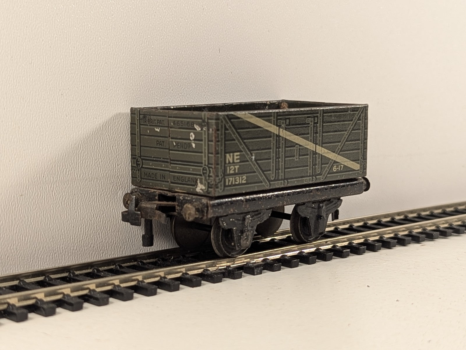 Trix Twin OO Gauge North Eastern 12-Ton Mineral Wagon - Wrong Box