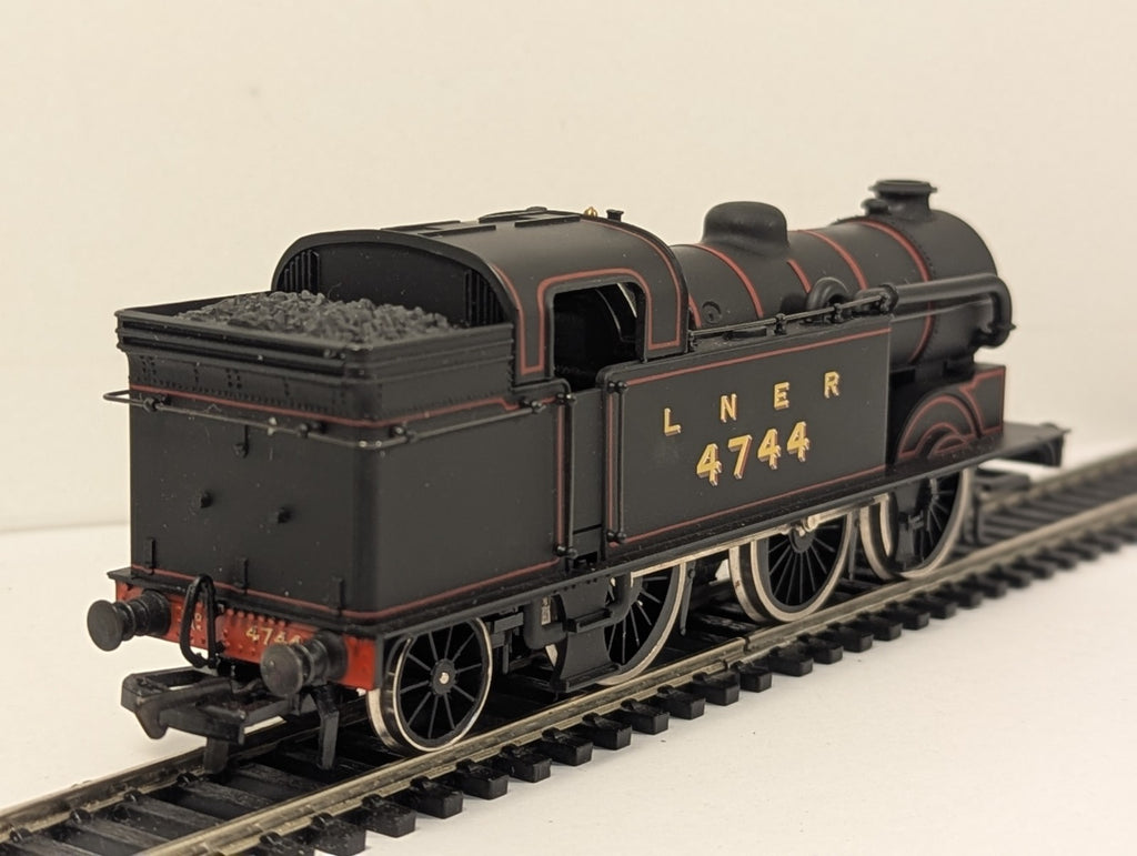Mainline OO Gauge Class N2 0-6-2T Steam Locomotive 4744 LNER Lined