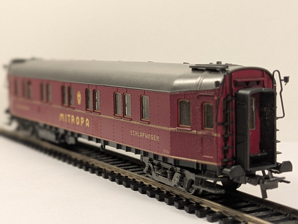 Roco 4292 HO Gauge International Red Express Coach