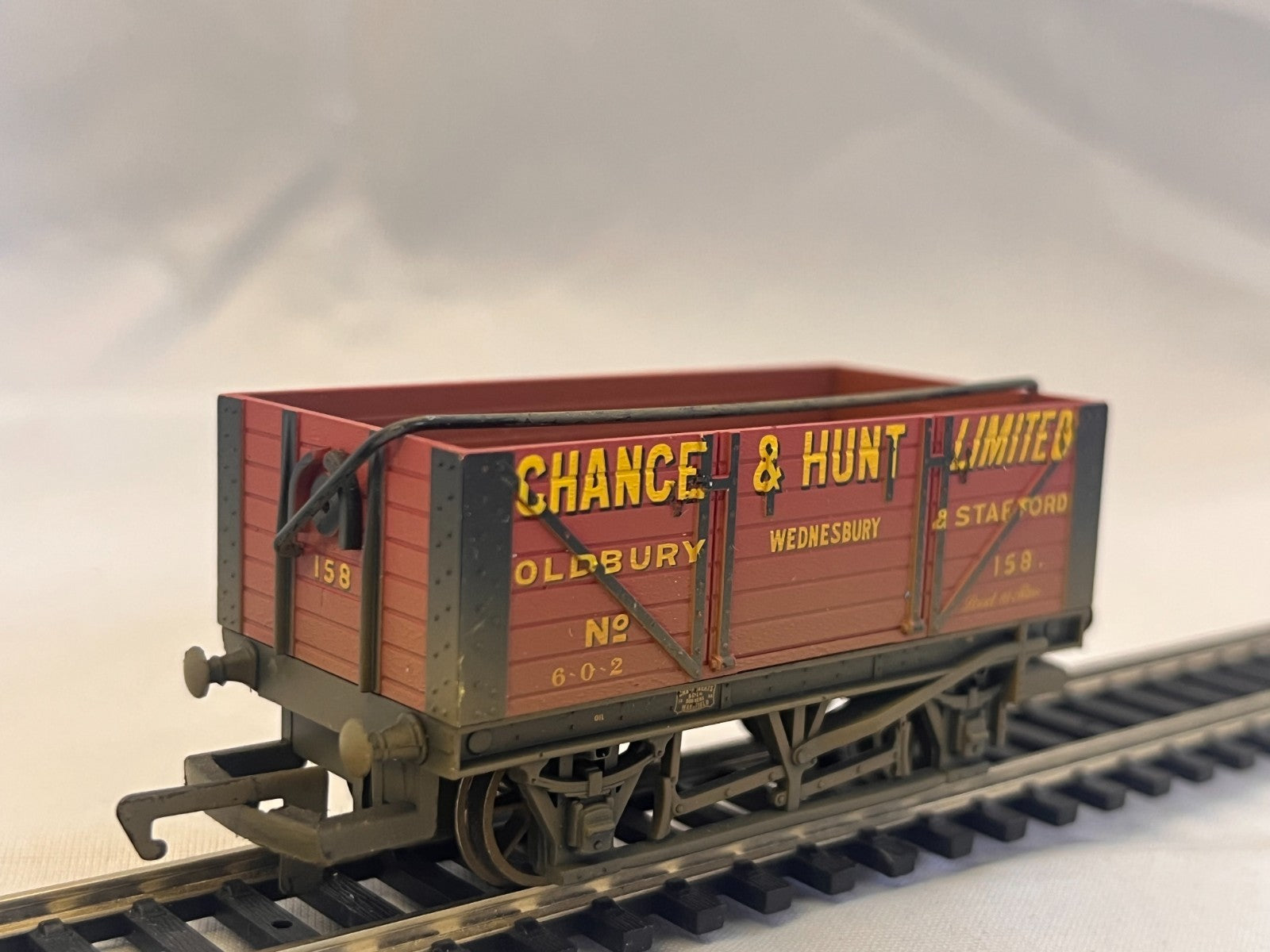 Hornby OO Gauge Chance & Hunt Limited 7 Plank Wagon Weathered