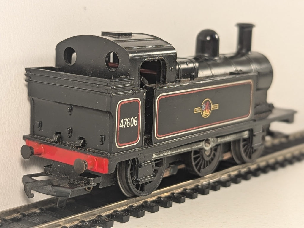 Hornby OO Gauge Class 3F Jinty 0-6-0T Locomotive 47606 BR Black (Early Emblem)