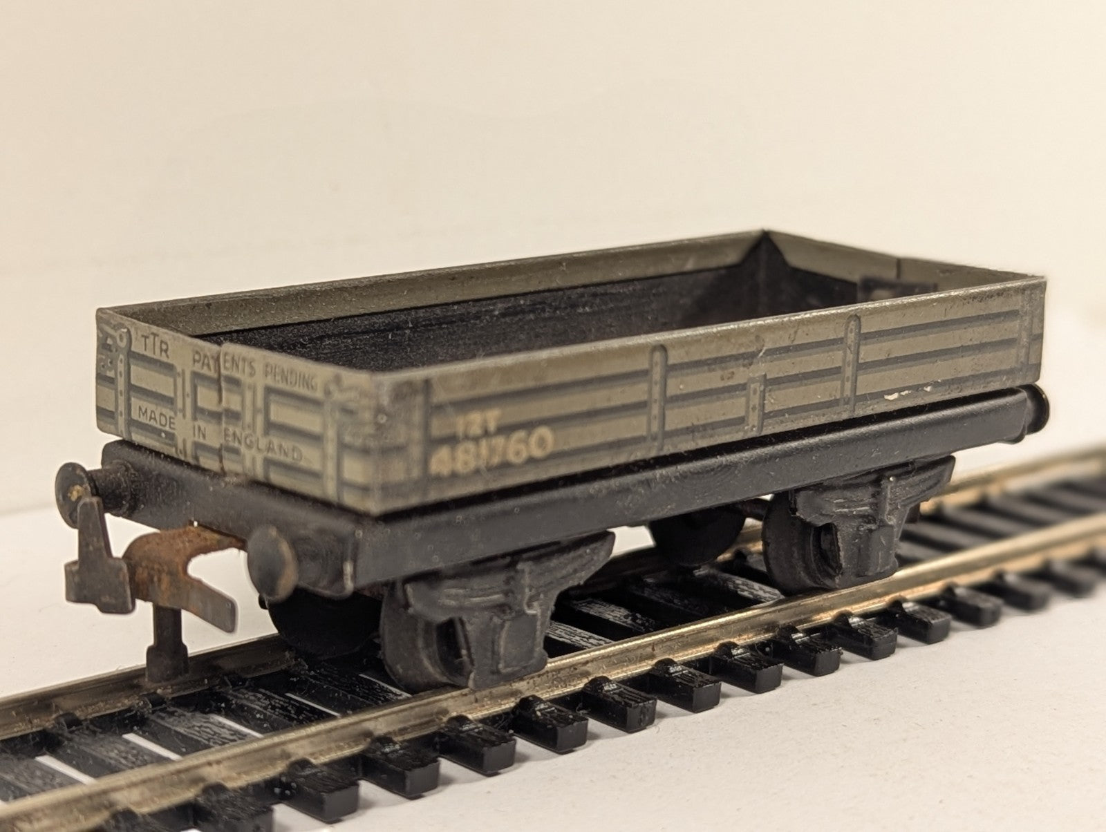 Trix Twin Railways 481760 BR 3-Plank Open Wagon Grey OO Gauge