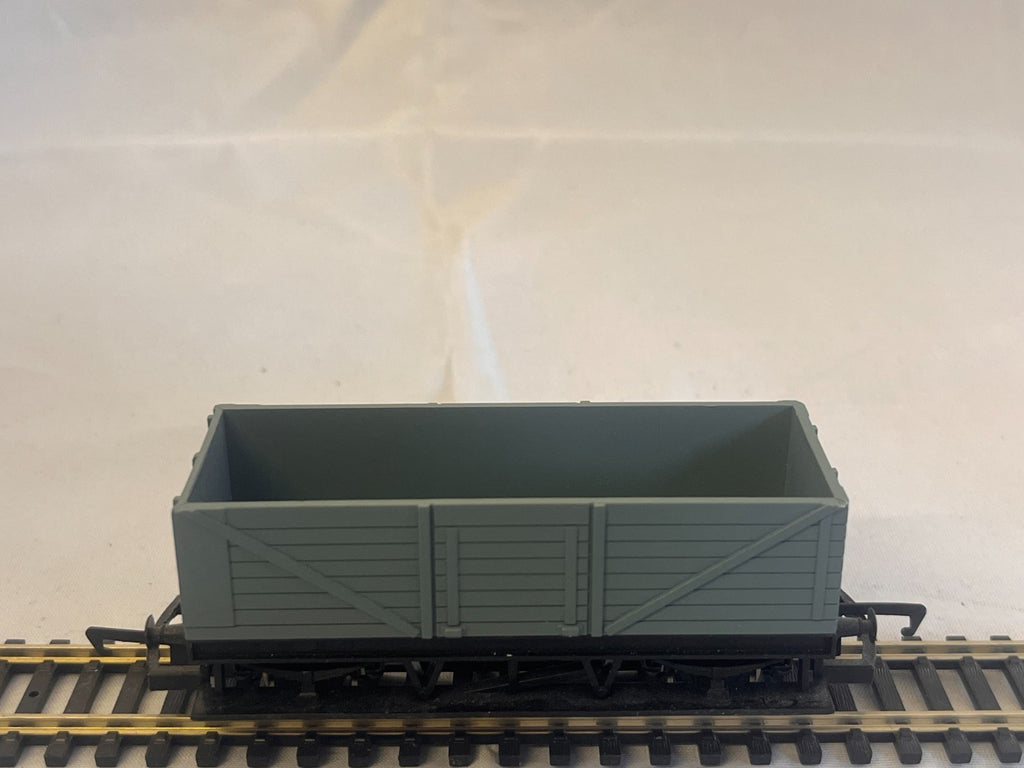 Hornby OO Gauge Freelance Long Wheelbase Wagon Grey
