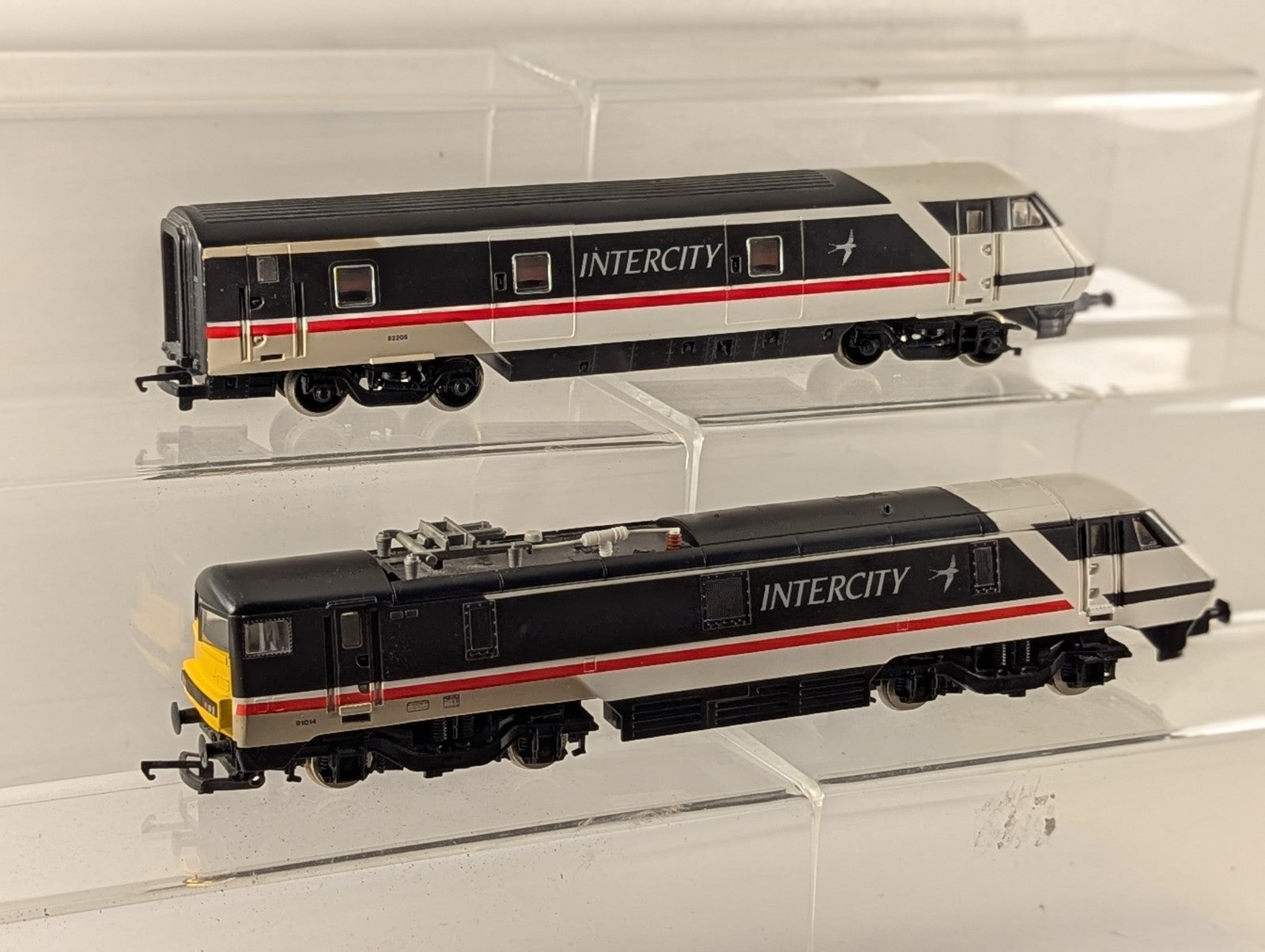 Hornby OO Gauge Class 91 InterCity Swallow - Missing Couplers