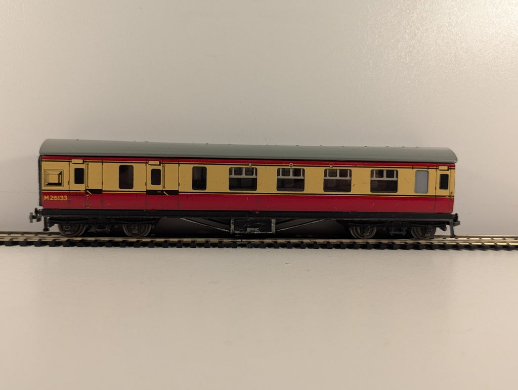 Hornby Dublo OO Gauge LMR Corridor Brake Coach in Crimson & Cream - Wrong Box