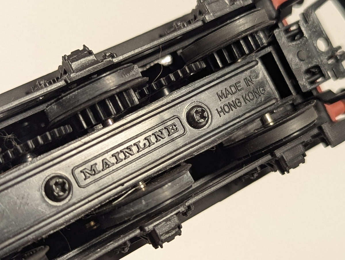 Mainline OO Gauge Class 2P 4-4-0 Steam Locomotive 635 LMS Lined Black 37-058