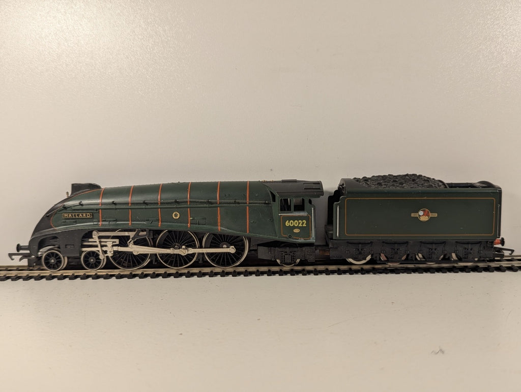 Hornby LNERClass A4 No.60022 "Mallard" BR Green Steam Locomotive OOGauge - Boxed
