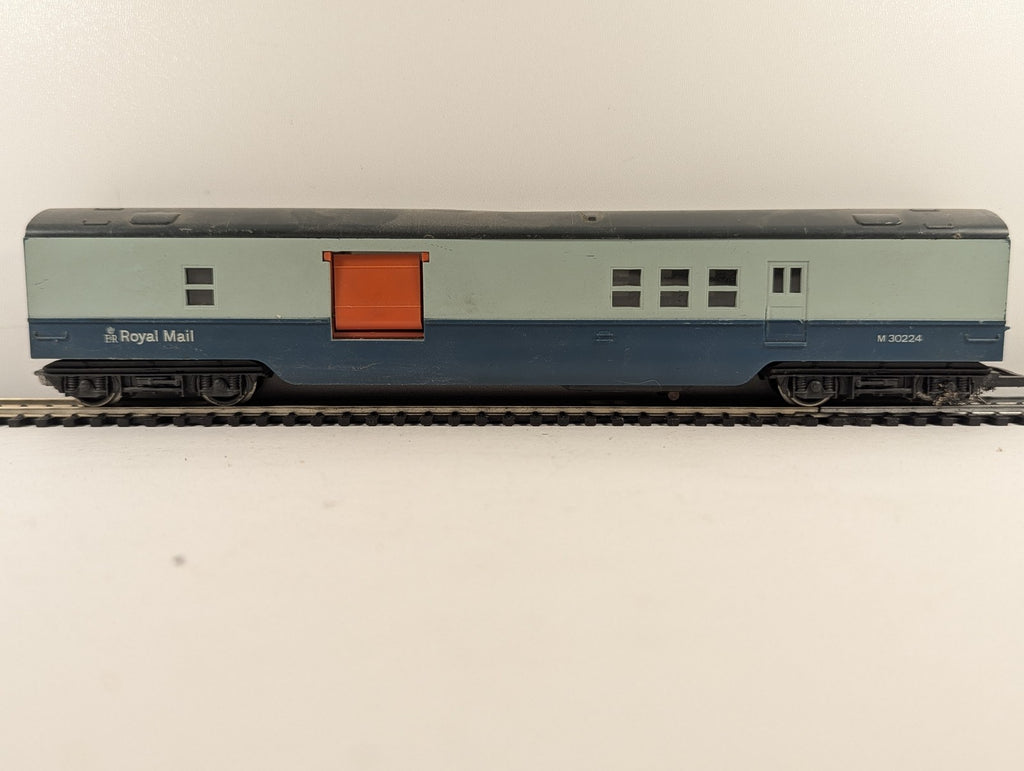 Tri-ang Hornby OO Gauge Operating Mail Coach Passenger Coach M30224