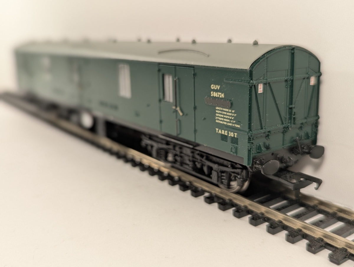 Bachmann OO Gauge BR Mk1 GUV Passenger Coach S86724 BR SR Green 39-273
