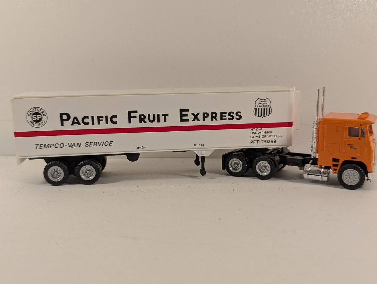 Con-Cor HO Scale Pacific Fruit Express Tempco-Van Service Tractor & Trailer