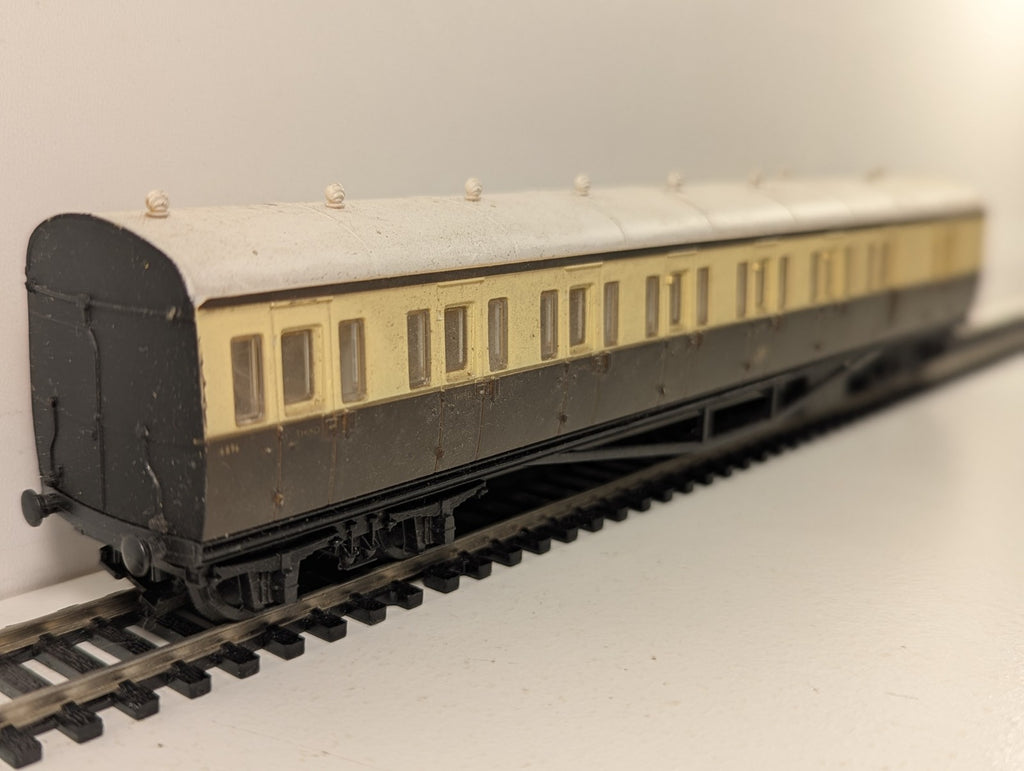 Mainline OO Gauge GWR Suburban Coach Chocolate & Cream