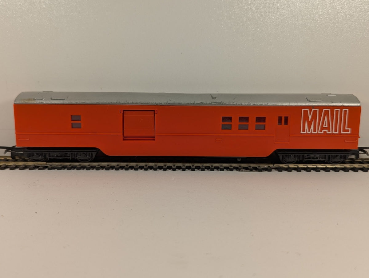 Tri-ang OO Gauge Operating Mail Coach Coaches Red/Orange R119