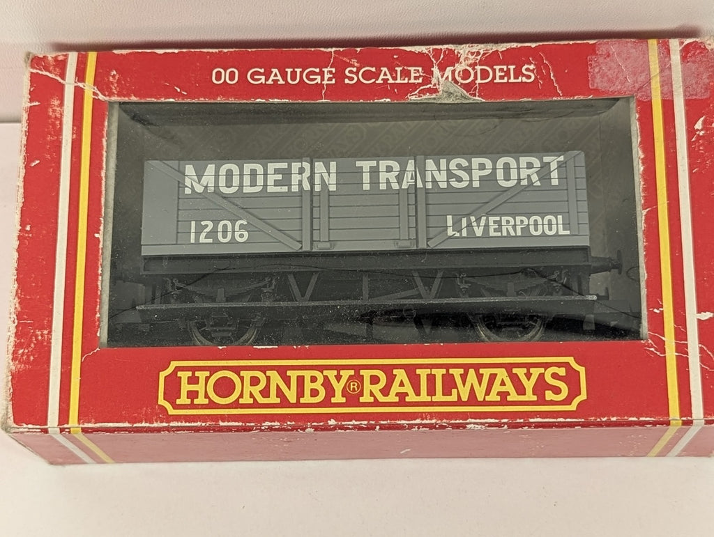 Hornby OO Gauge 7 Plank Open Wagon Rolling Stock 1206 Modern Transport R.010