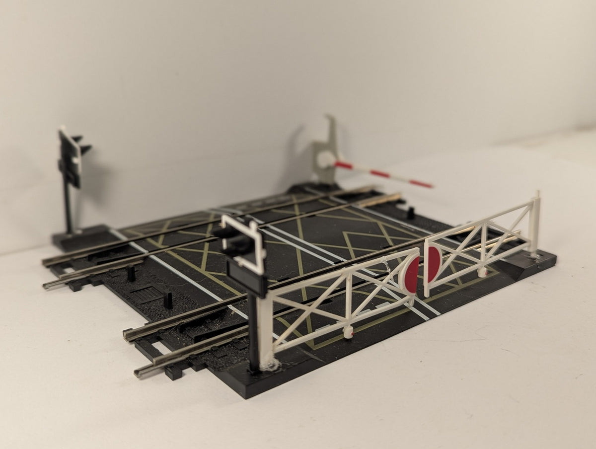 Hornby OO Gauge Double Track Level Crossing R636