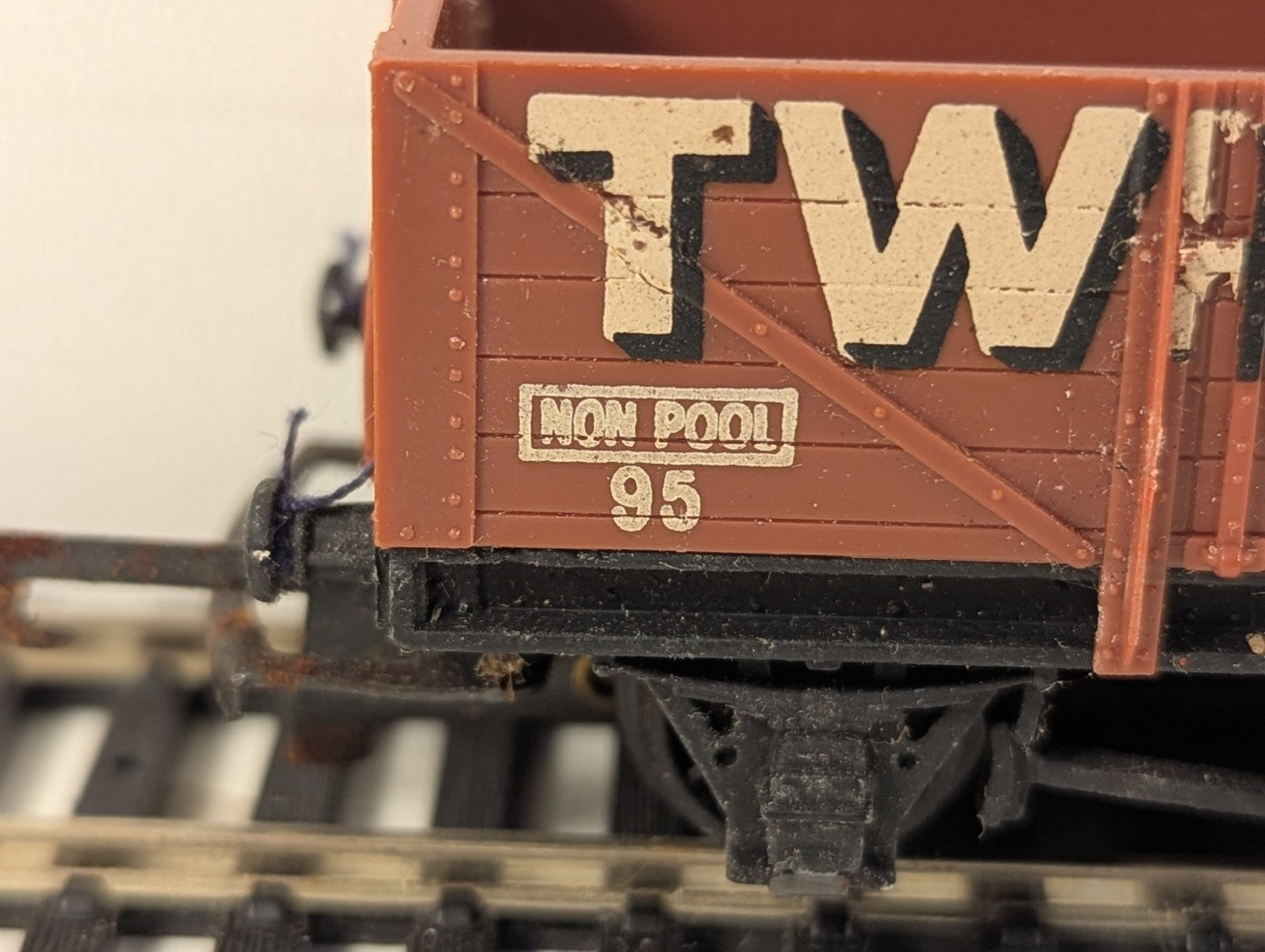 Wrenn OO Gauge 5-Plank Wagon Open Wagon 95 Twining (Bristol) Brown