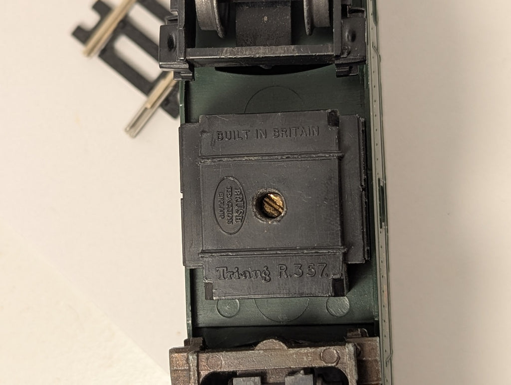 Tri-ang OO Gauge Class 31 Diesel Locomotive D5572 BR Green R.357