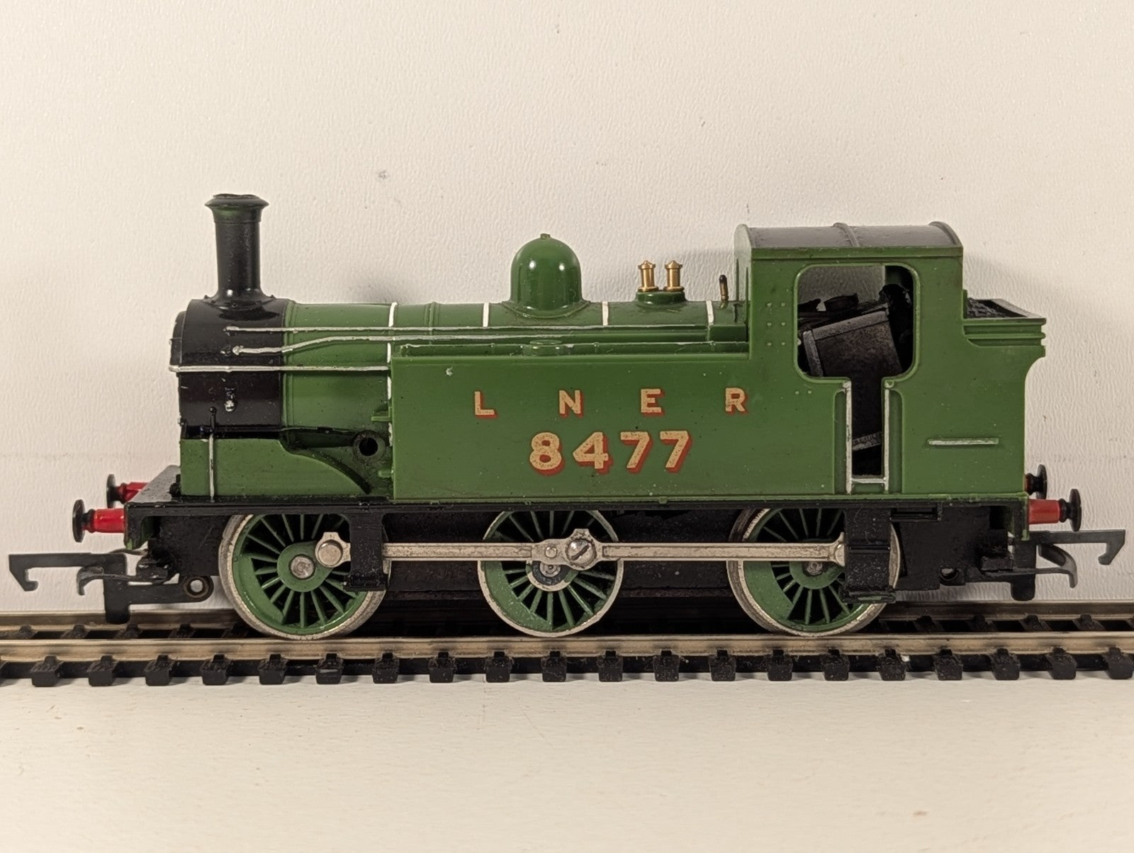 Hornby R252 LNER Class J83 0-6-0 Tank Locomotive OO Gauge - Loose Body