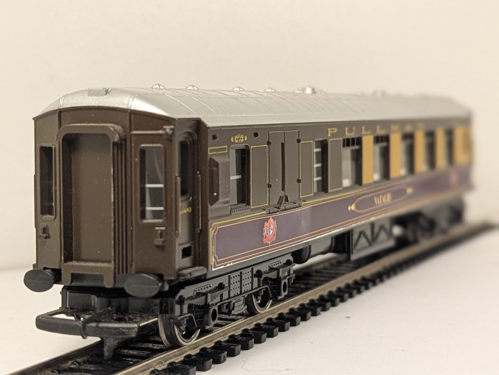 Hornby OO Gauge Pullman Brake Coach Natalie
