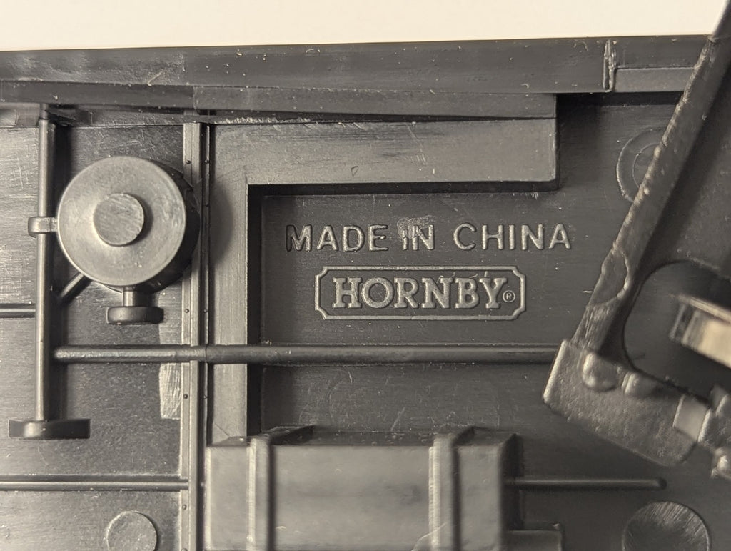 Hornby OO Gauge LNER Teak Composite Coach Passenger Coach 4237 R477