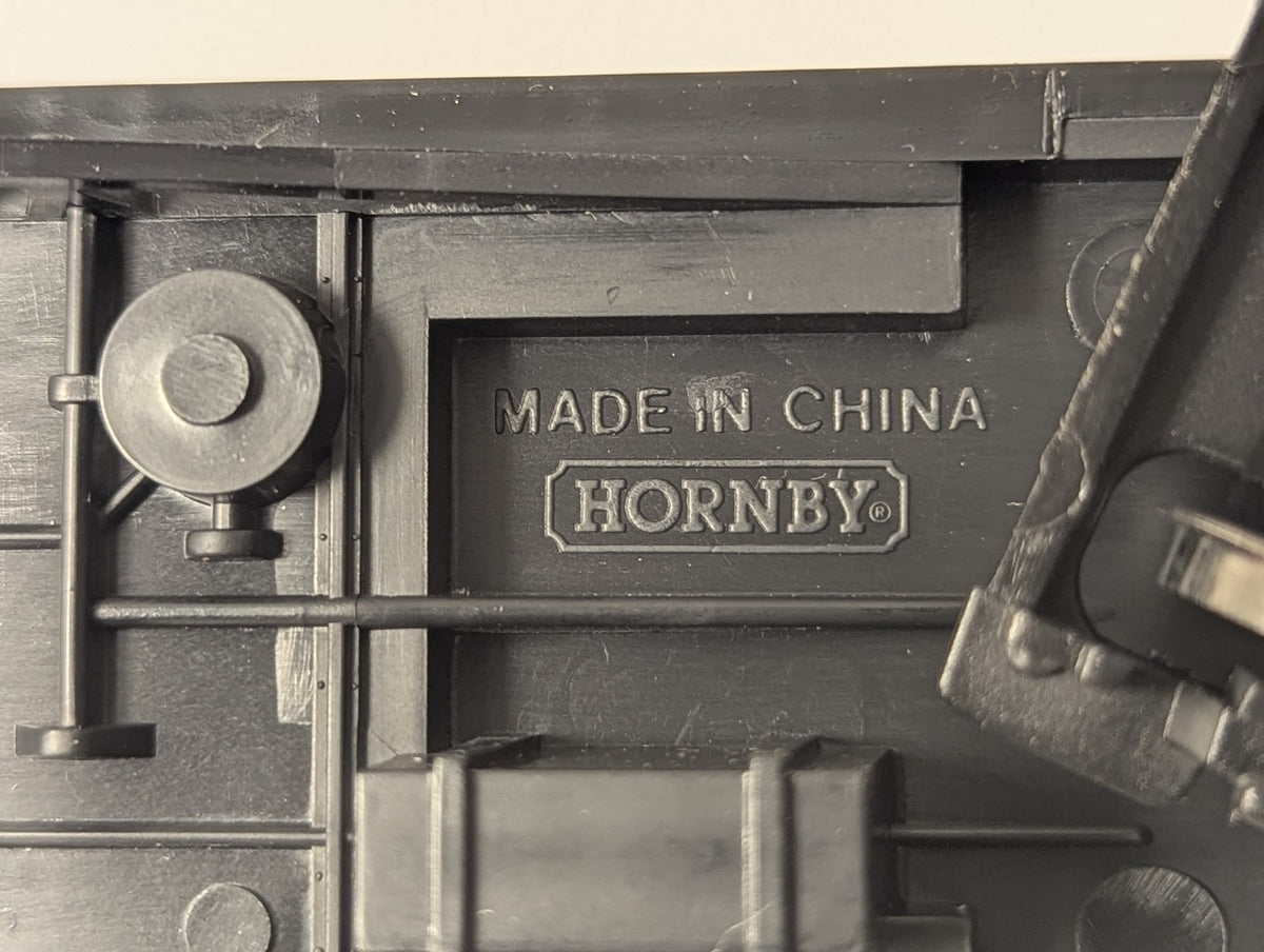Hornby OO Gauge LNER Teak Composite Coach Passenger Coach 4237 R477